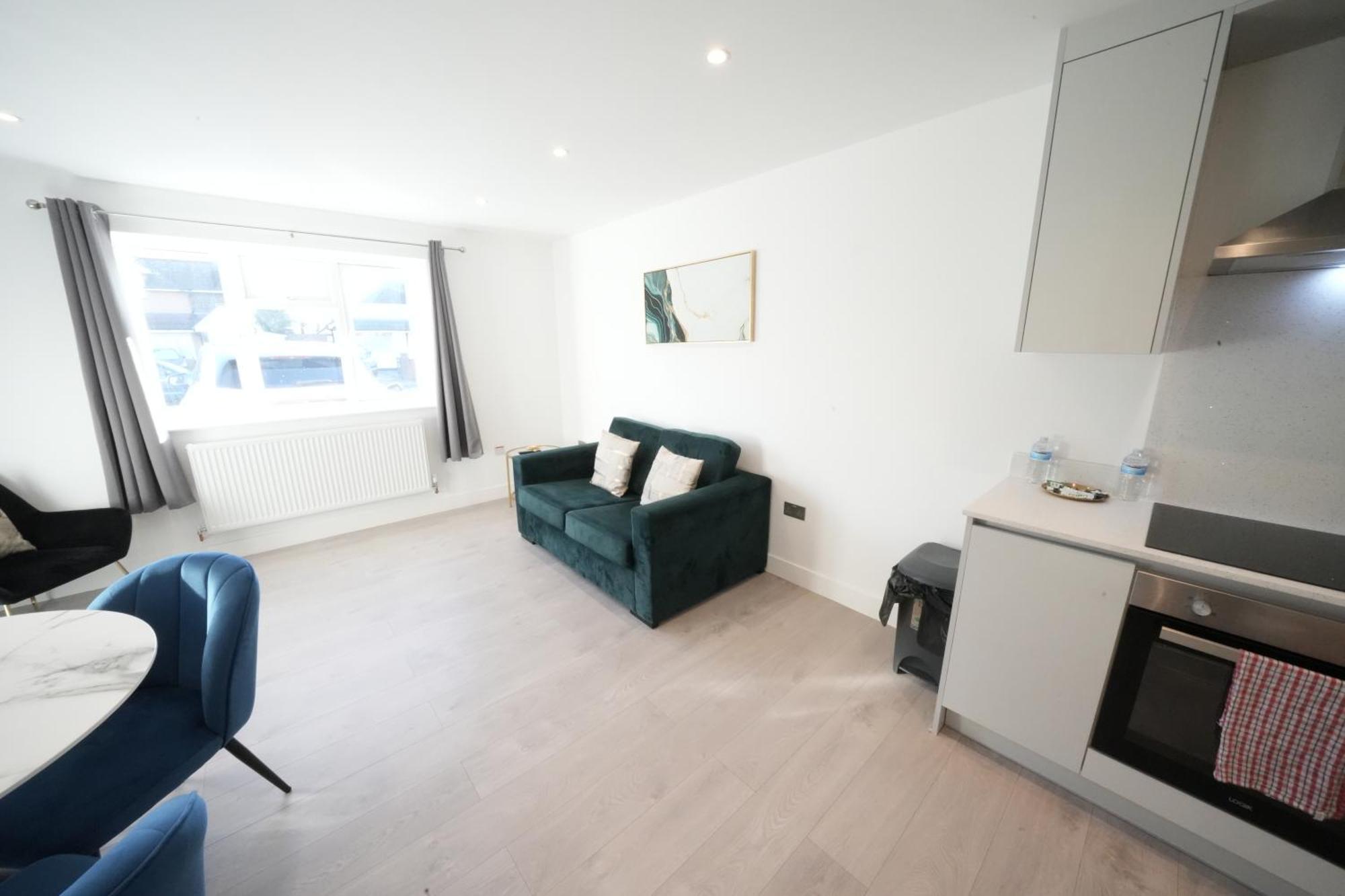 Ferienwohnung 10 Min Drive To Airport - Free Parking - 15 Min Bus Ride - Ev Charge Available Stanwell Exterior foto