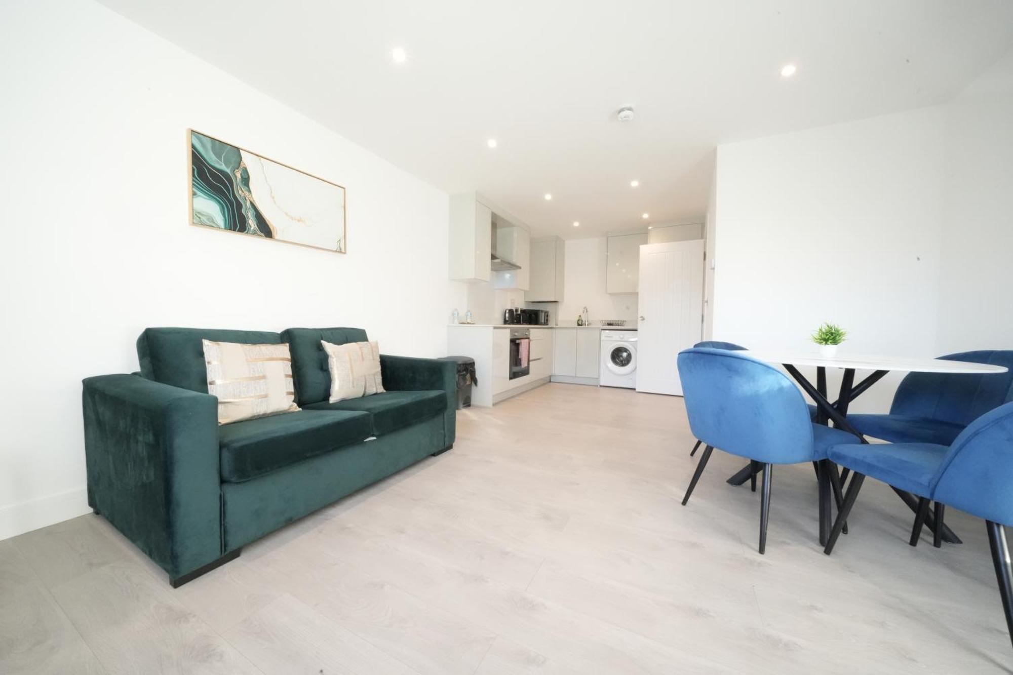 Ferienwohnung 10 Min Drive To Airport - Free Parking - 15 Min Bus Ride - Ev Charge Available Stanwell Exterior foto