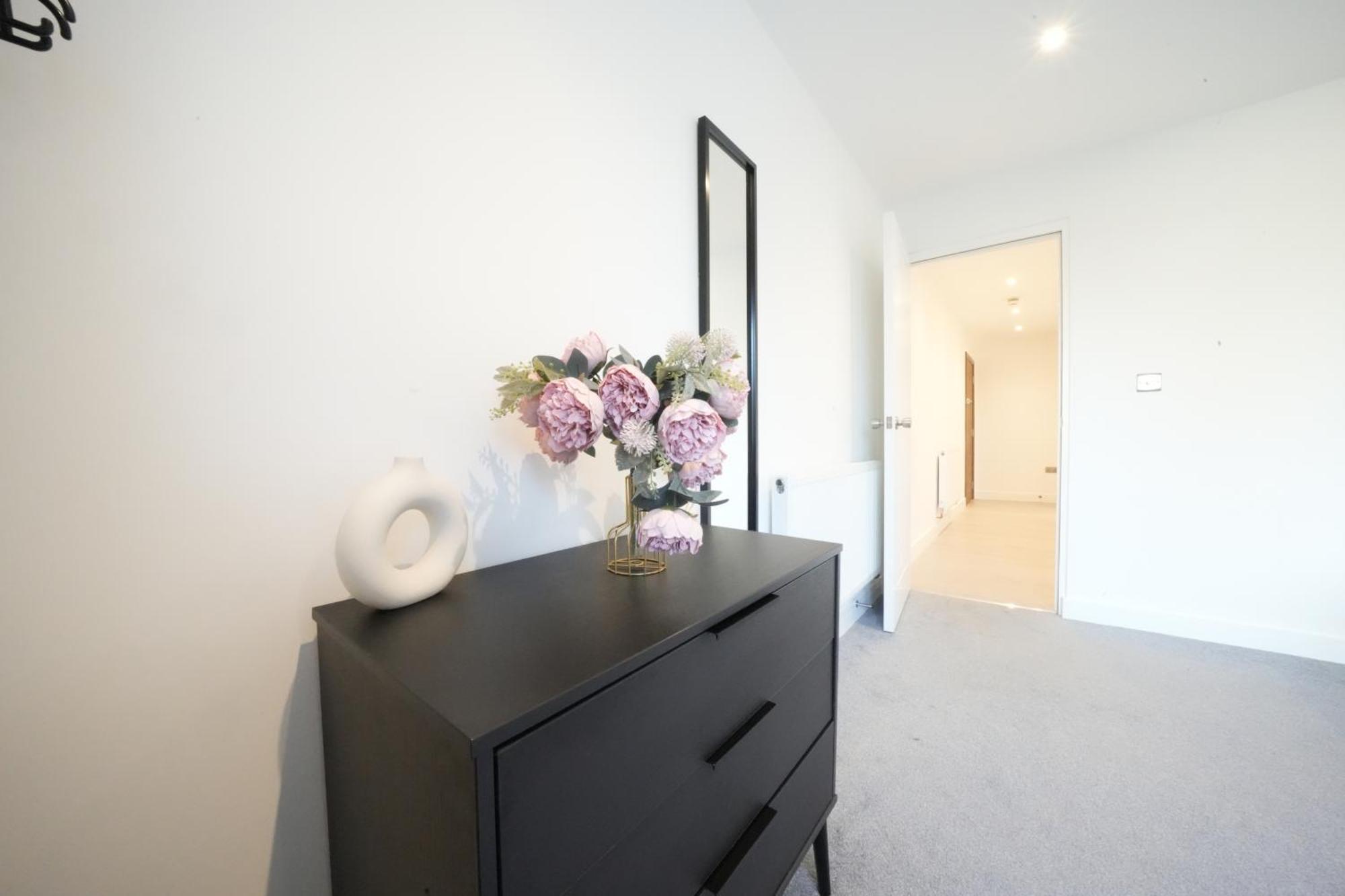 Ferienwohnung 10 Min Drive To Airport - Free Parking - 15 Min Bus Ride - Ev Charge Available Stanwell Exterior foto