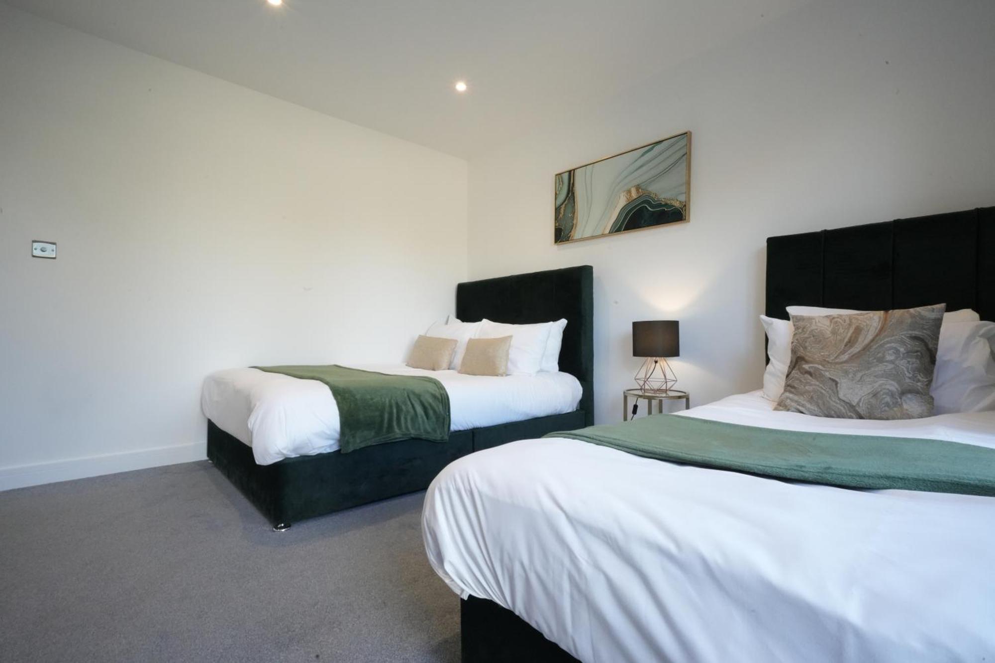 Ferienwohnung 10 Min Drive To Airport - Free Parking - 15 Min Bus Ride - Ev Charge Available Stanwell Exterior foto