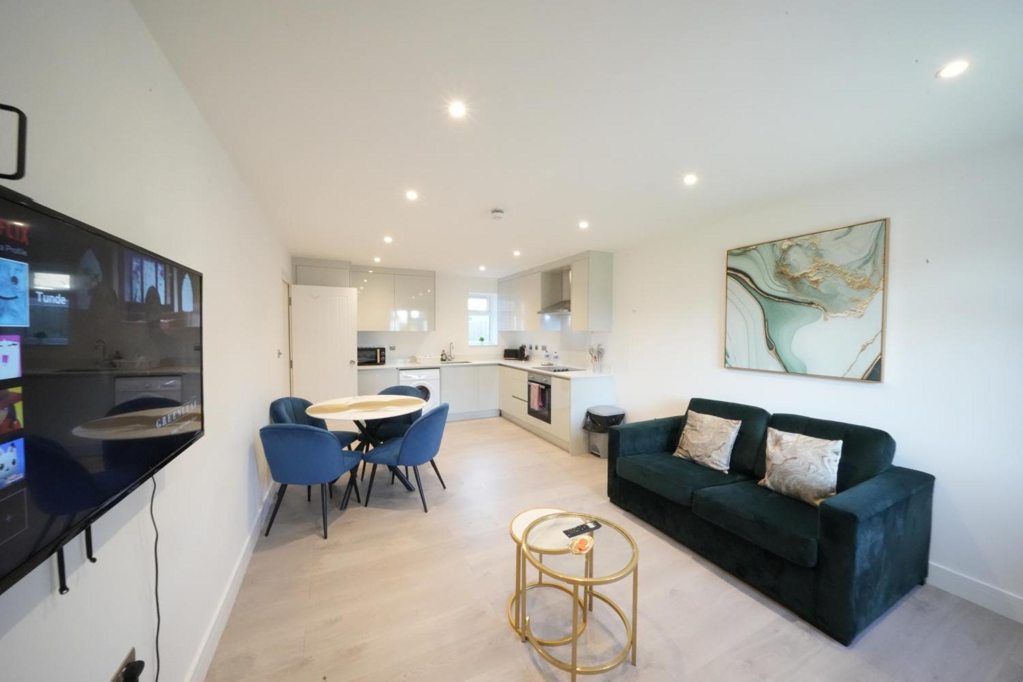 Ferienwohnung 10 Min Drive To Airport - Free Parking - 15 Min Bus Ride - Ev Charge Available Stanwell Exterior foto
