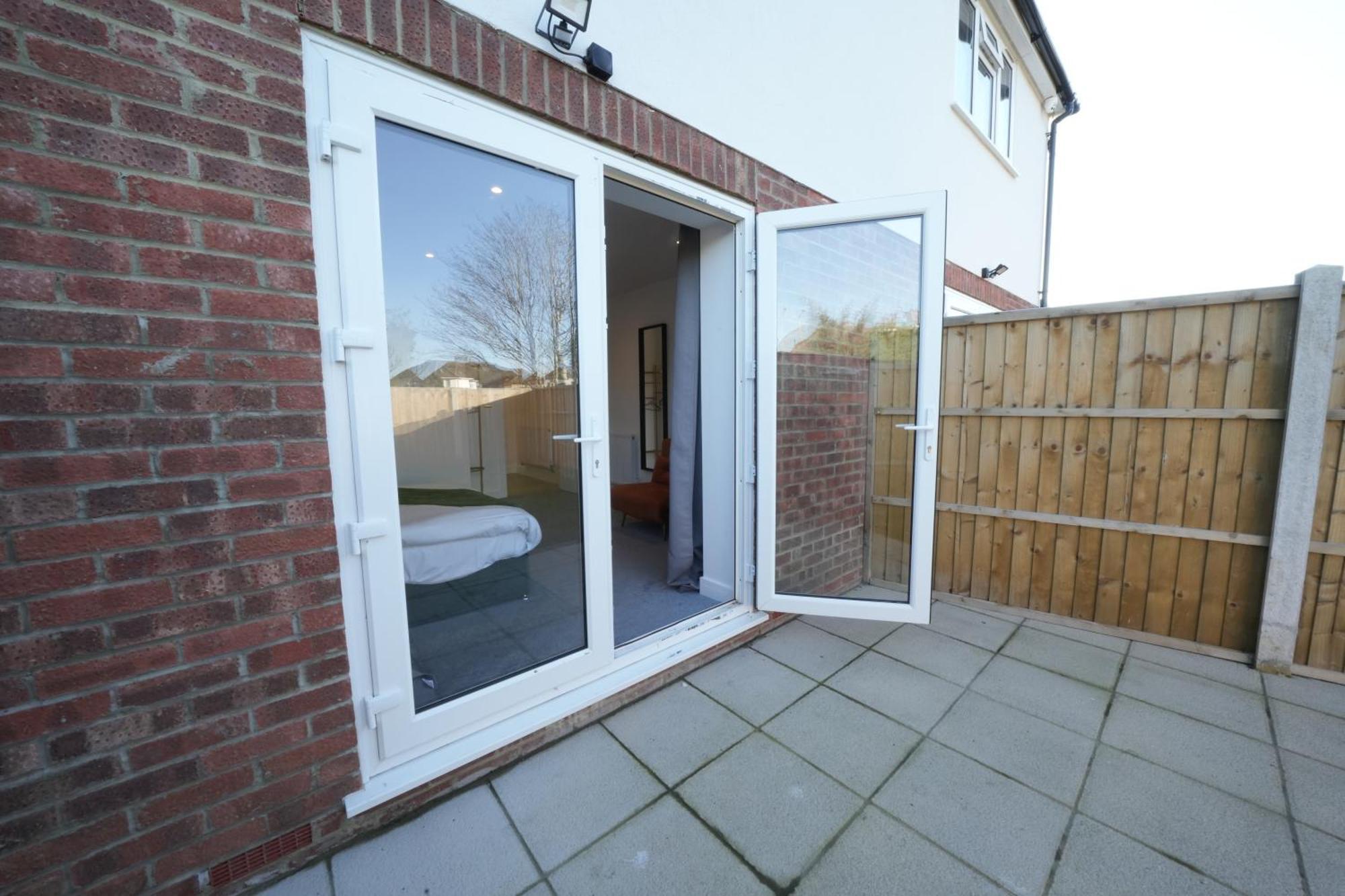 Ferienwohnung 10 Min Drive To Airport - Free Parking - 15 Min Bus Ride - Ev Charge Available Stanwell Exterior foto