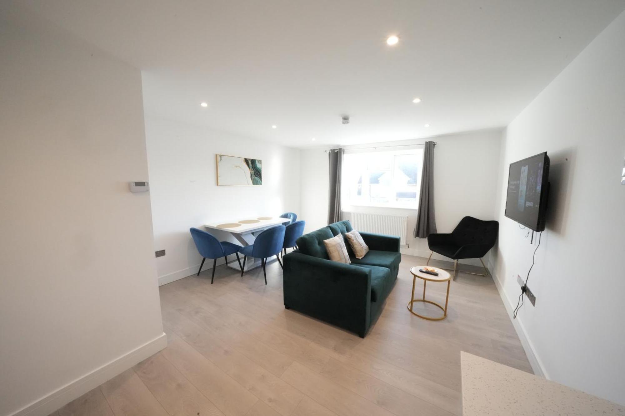 Ferienwohnung 10 Min Drive To Airport - Free Parking - 15 Min Bus Ride - Ev Charge Available Stanwell Exterior foto