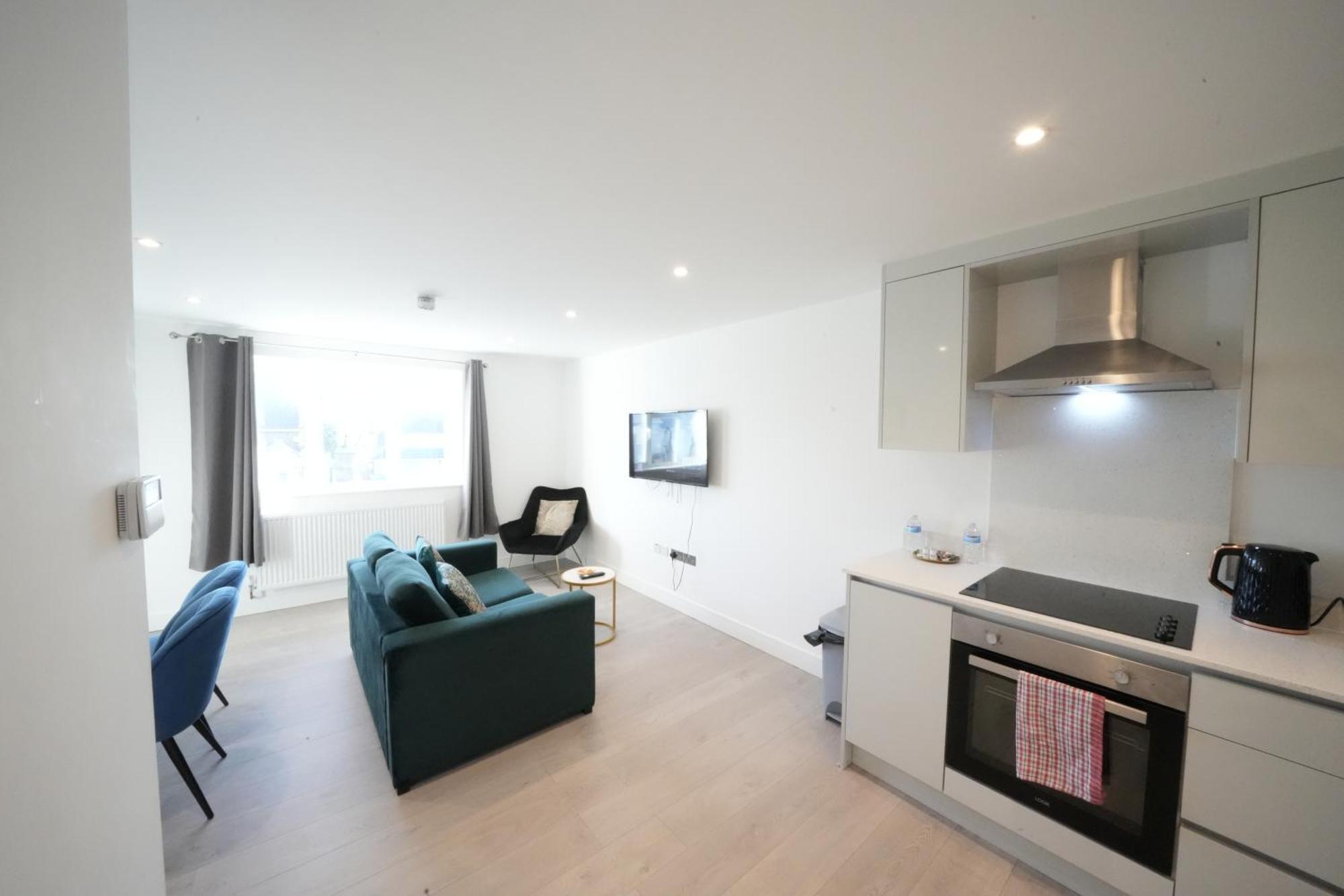 Ferienwohnung 10 Min Drive To Airport - Free Parking - 15 Min Bus Ride - Ev Charge Available Stanwell Exterior foto
