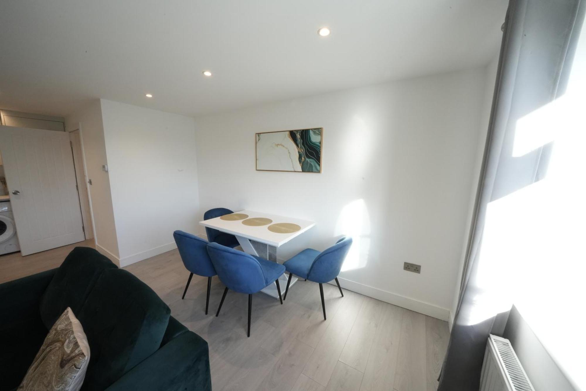 Ferienwohnung 10 Min Drive To Airport - Free Parking - 15 Min Bus Ride - Ev Charge Available Stanwell Exterior foto