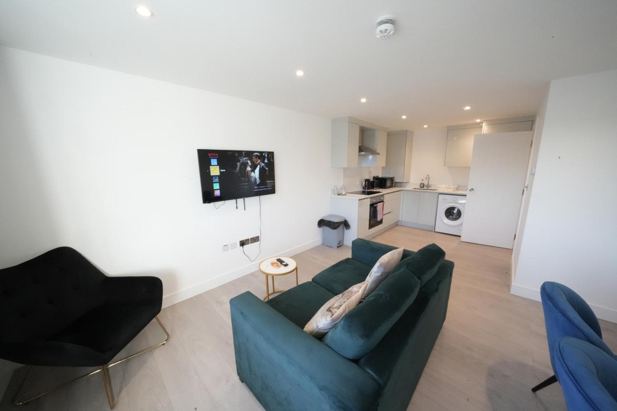 Ferienwohnung 10 Min Drive To Airport - Free Parking - 15 Min Bus Ride - Ev Charge Available Stanwell Exterior foto