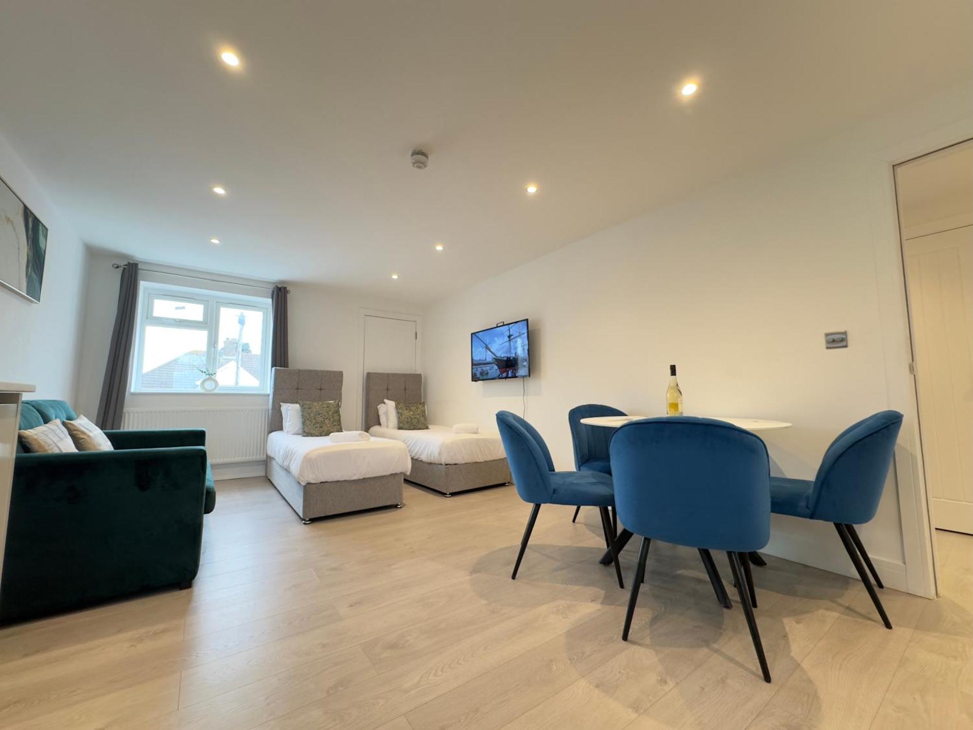 Ferienwohnung 10 Min Drive To Airport - Free Parking - 15 Min Bus Ride - Ev Charge Available Stanwell Exterior foto
